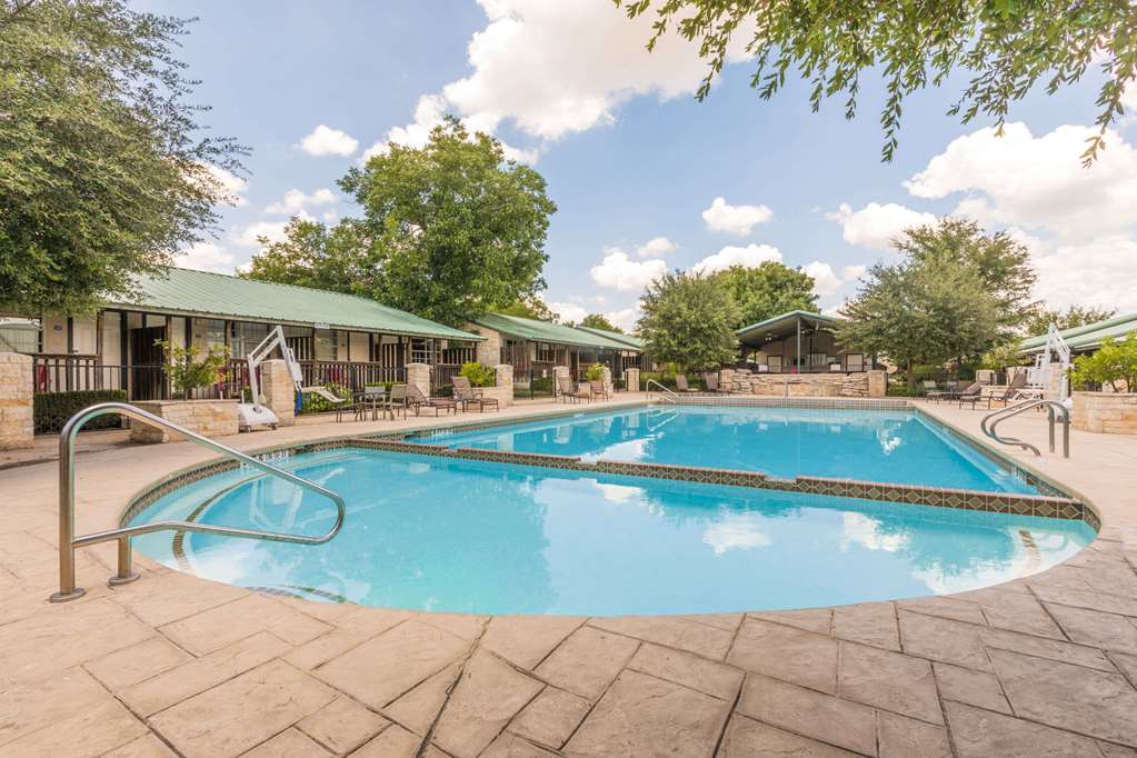 Travelodge Inn & Suites by Wyndham San Antonio Airport
