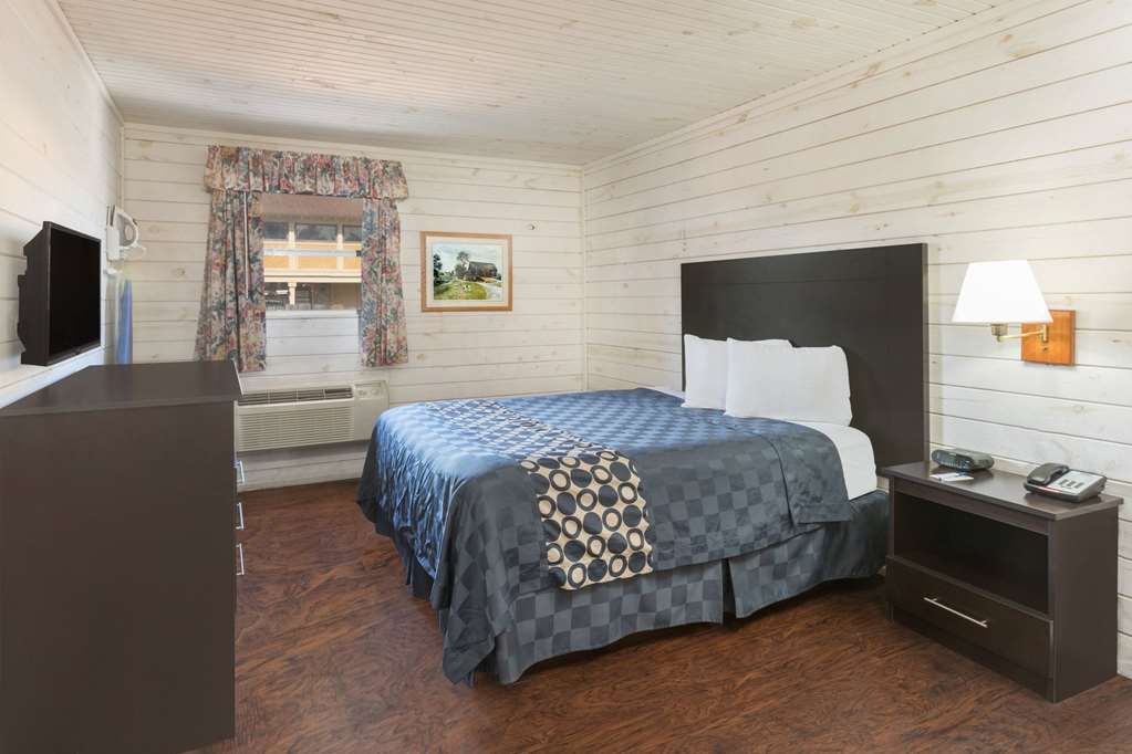 Travelodge Inn & Suites by Wyndham San Antonio Airport
