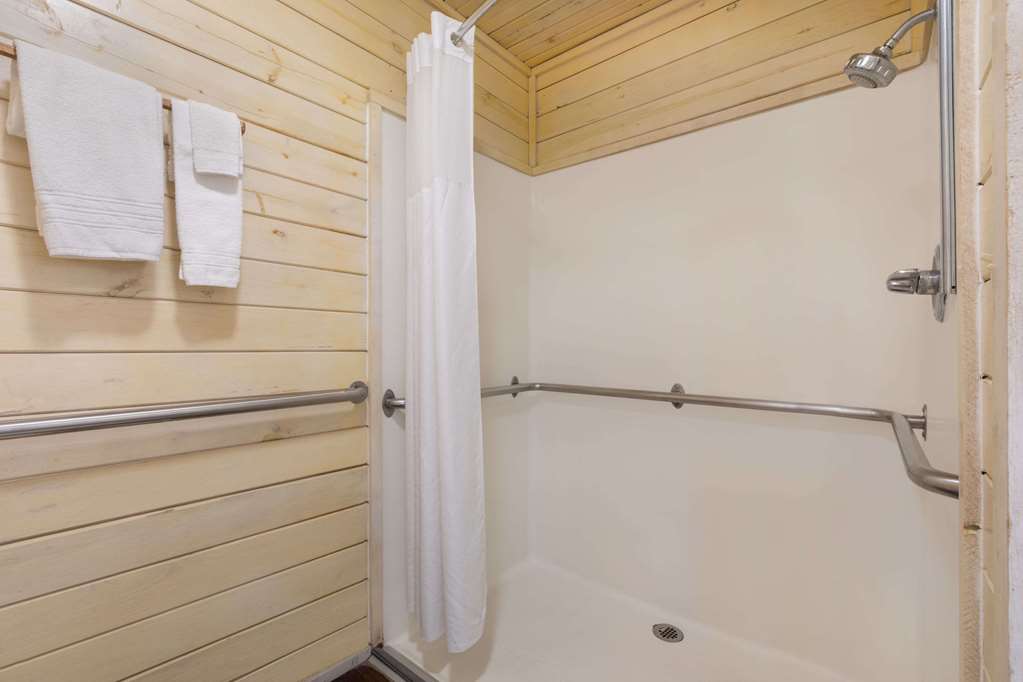 Travelodge Inn & Suites by Wyndham San Antonio Airport