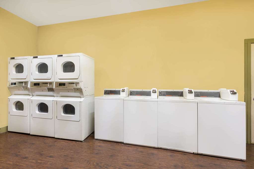 Travelodge Inn & Suites by Wyndham San Antonio Airport