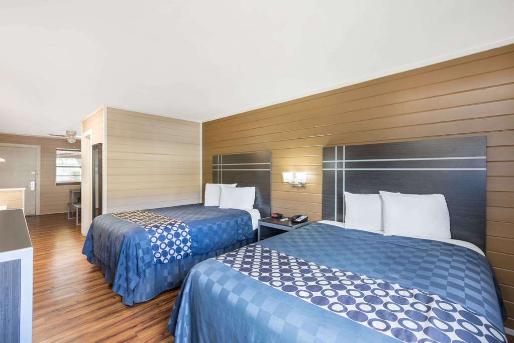 Travelodge Inn & Suites by Wyndham San Antonio Airport
