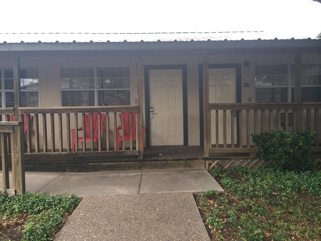 Travelodge Inn & Suites by Wyndham San Antonio Airport