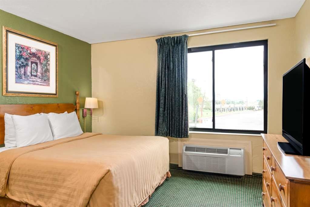Travelodge by Wyndham San Antonio Downtown