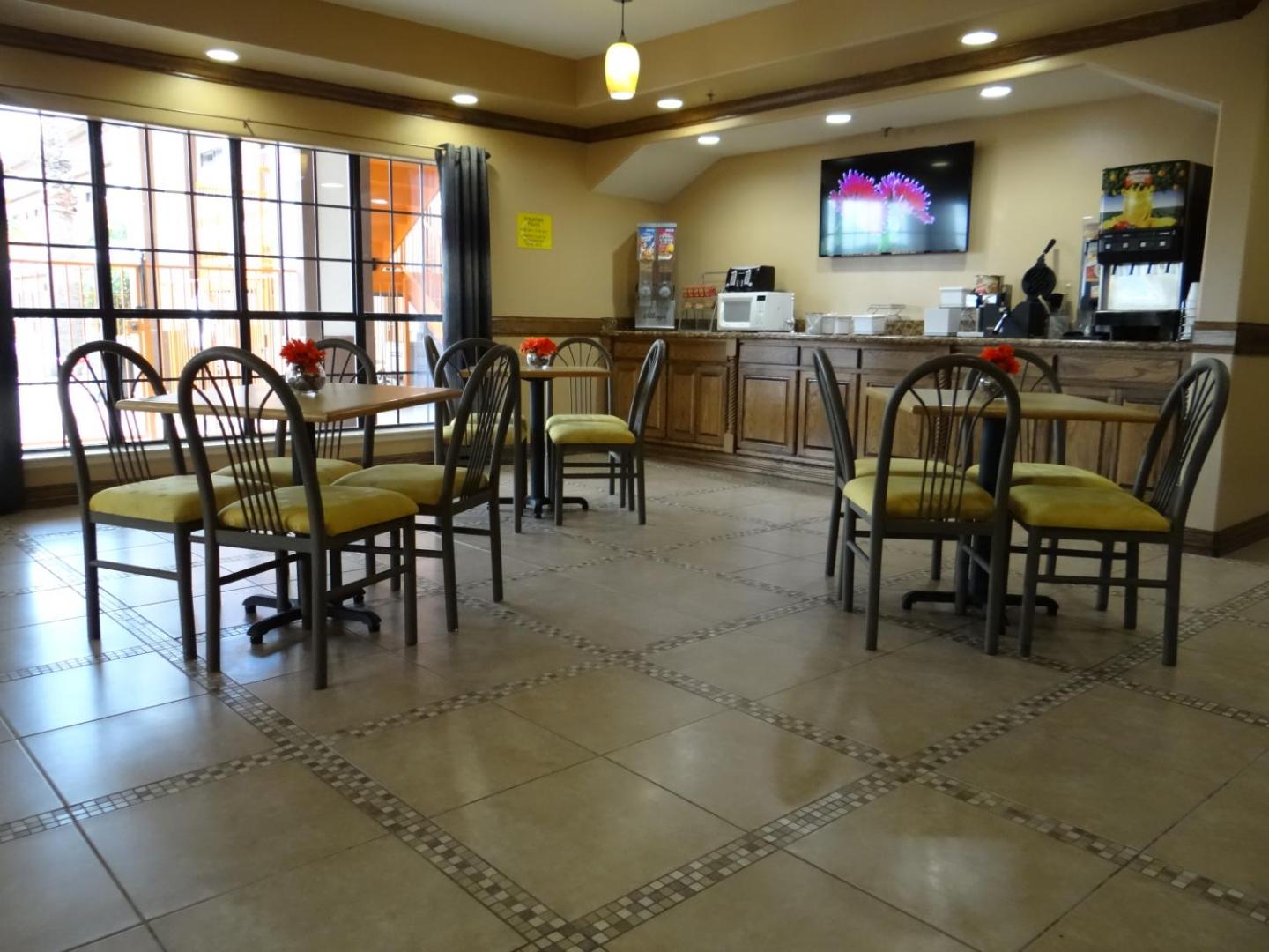 Super 8 San Benito