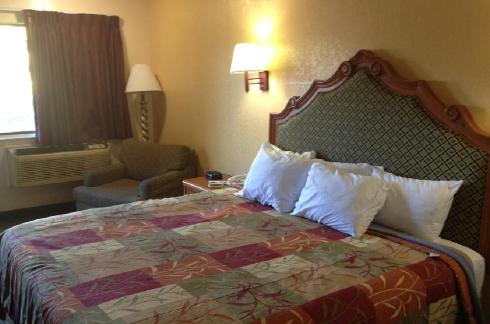 Days Inn by Wyndham San Marcos