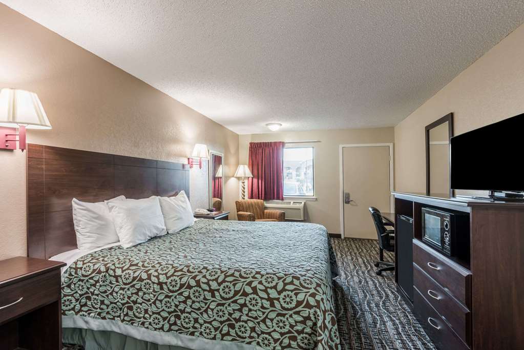 Days Inn by Wyndham San Marcos