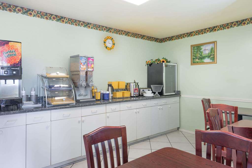 Days Inn by Wyndham San Marcos