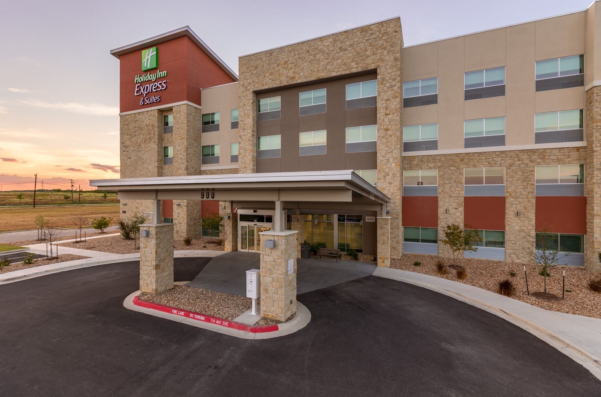 Holiday Inn Express & Suites San Marcos South