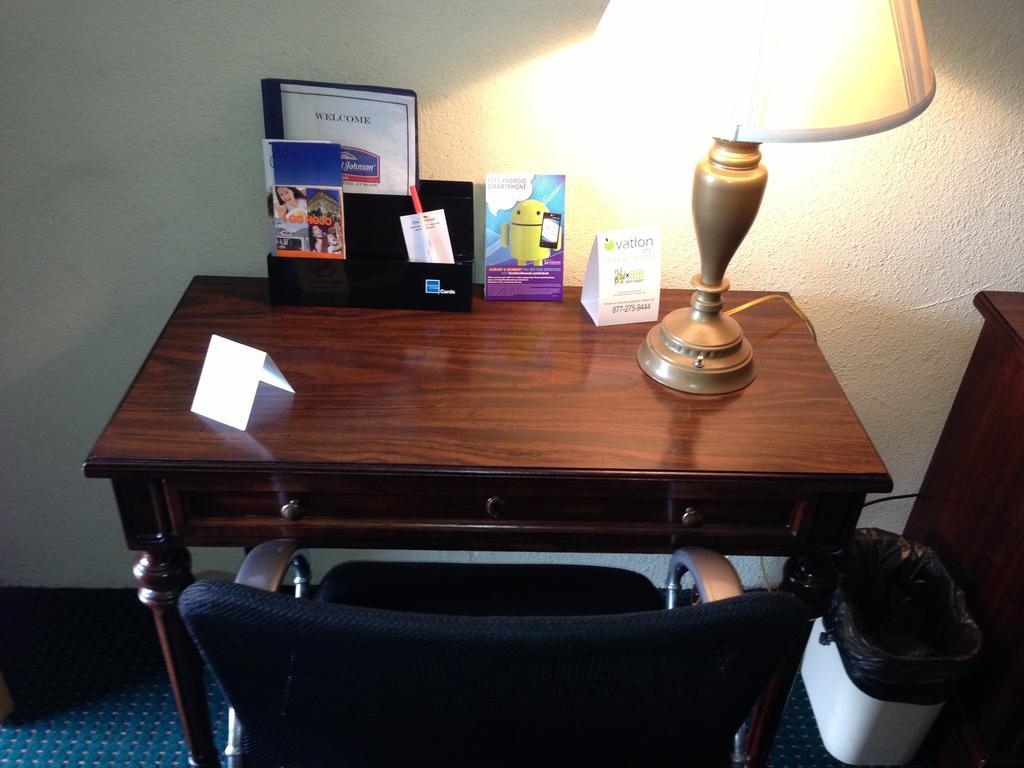 Howard Johnson by Wyndham San Marcos