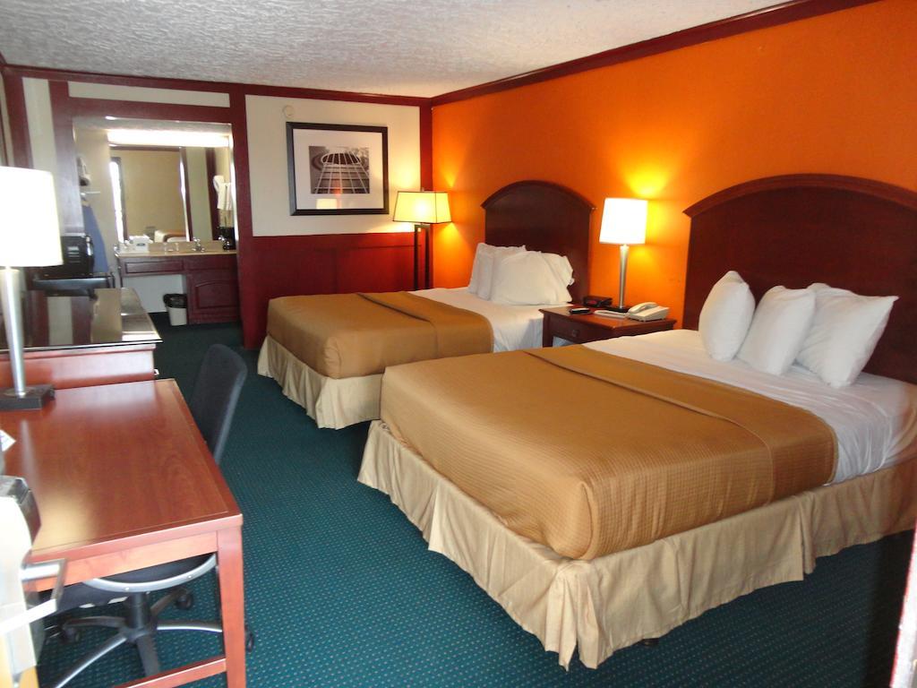 Howard Johnson by Wyndham San Marcos