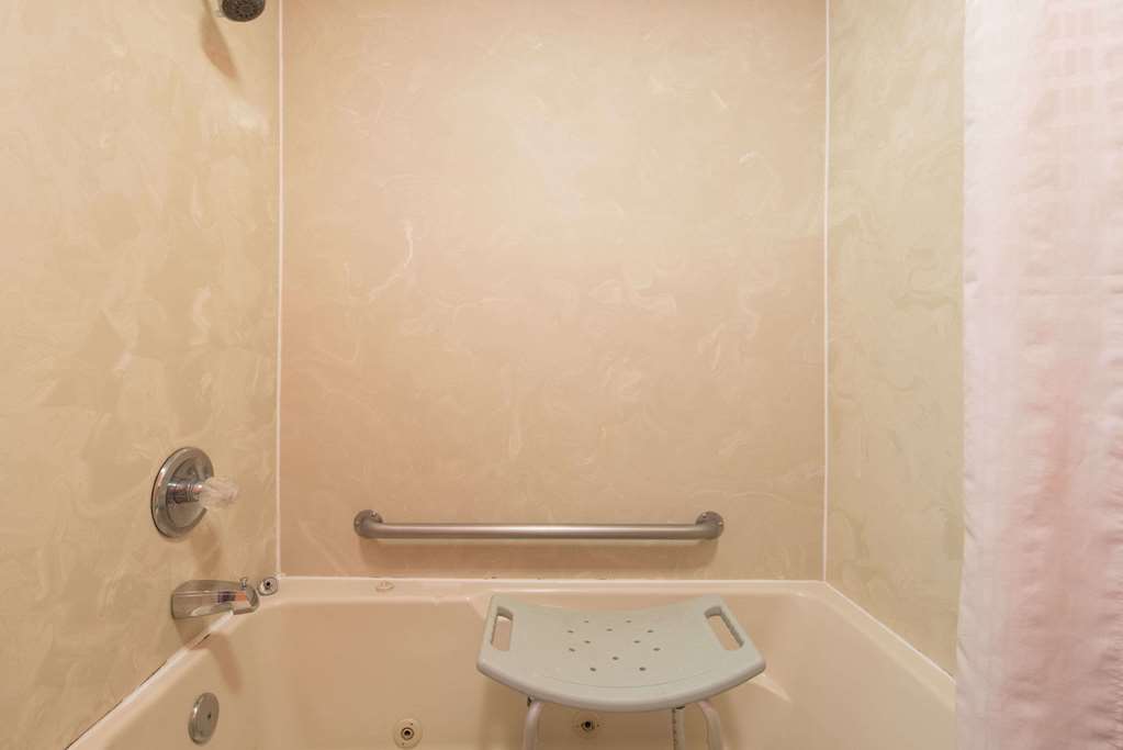 Howard Johnson by Wyndham San Marcos