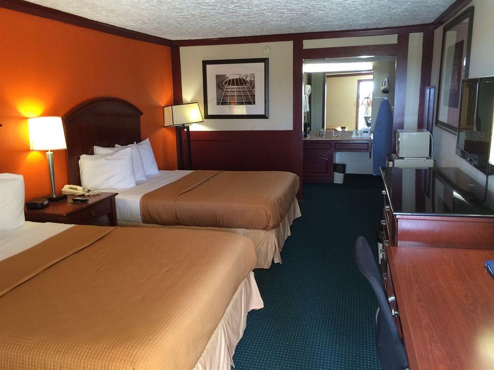 Howard Johnson by Wyndham San Marcos