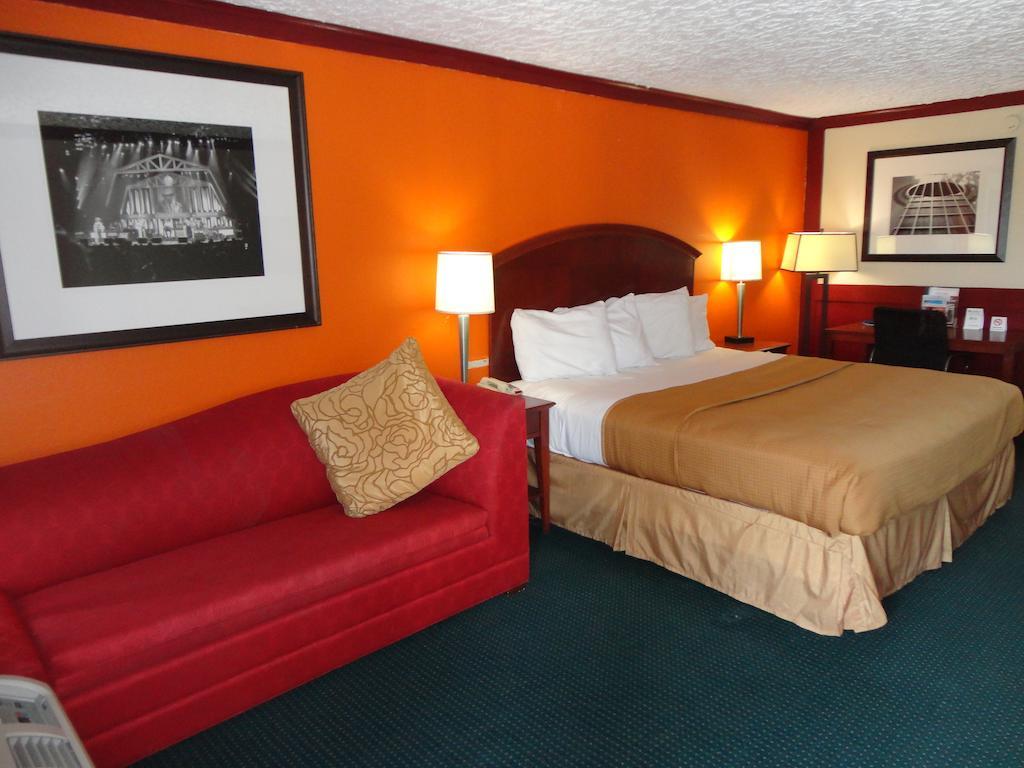 Howard Johnson by Wyndham San Marcos