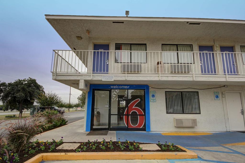 Motel 6 San Marcos