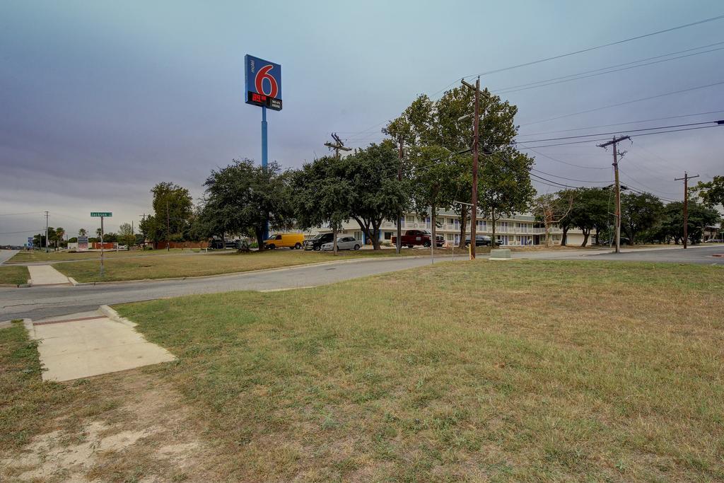 Motel 6 San Marcos