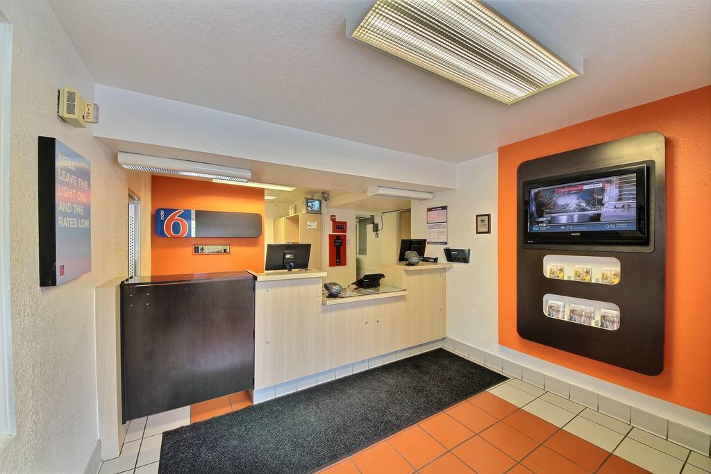 Motel 6 San Marcos