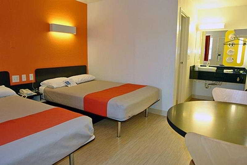 Motel 6 San Marcos
