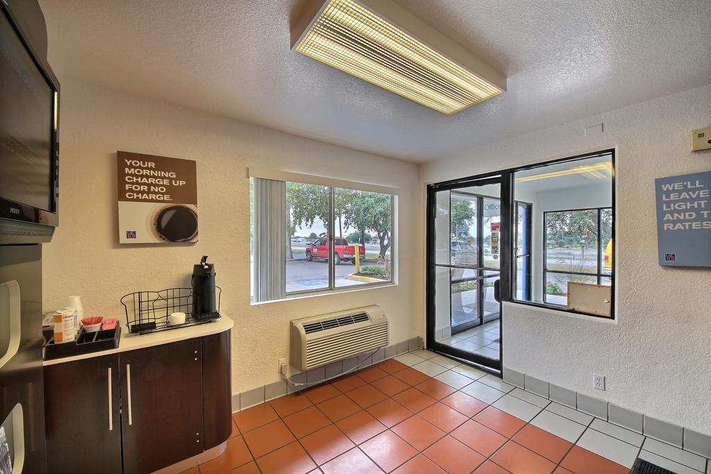Motel 6 San Marcos