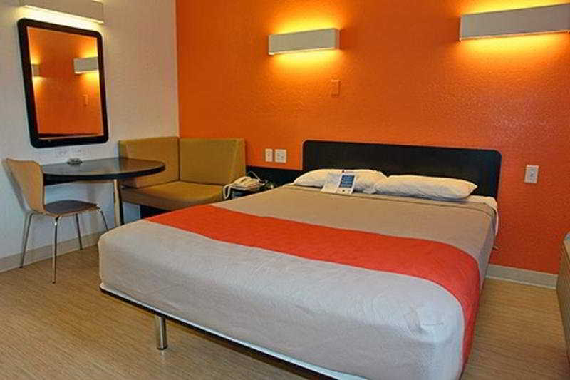 Motel 6 San Marcos