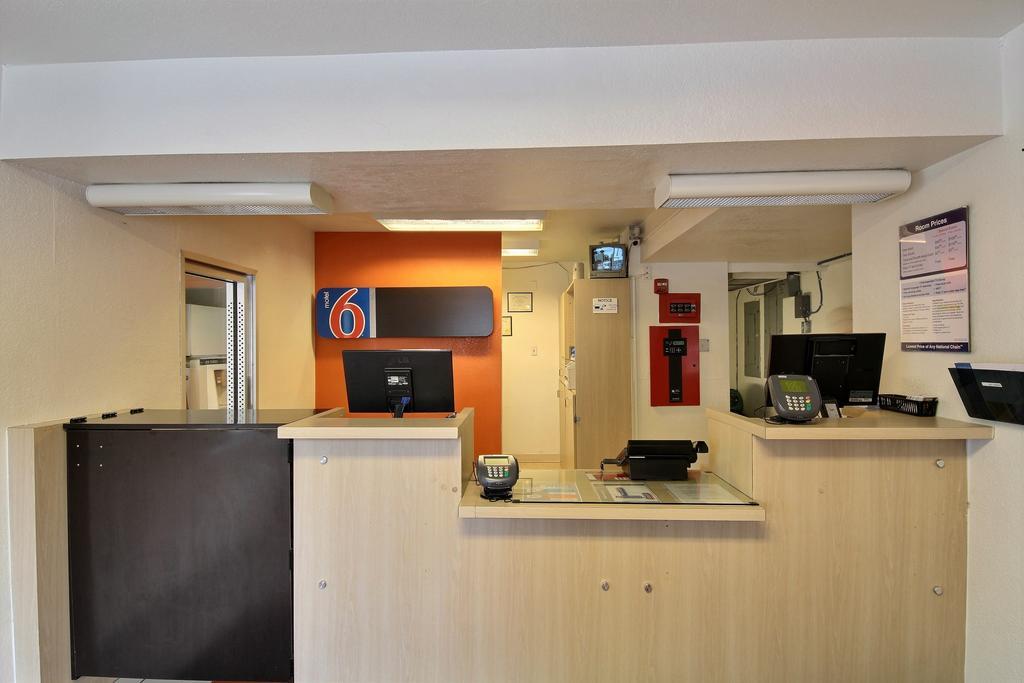 Motel 6 San Marcos