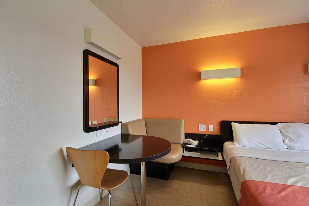 Motel 6 San Marcos