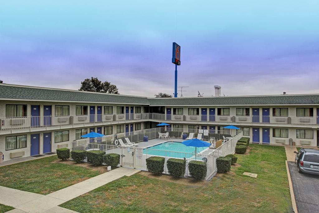 Motel 6 San Marcos