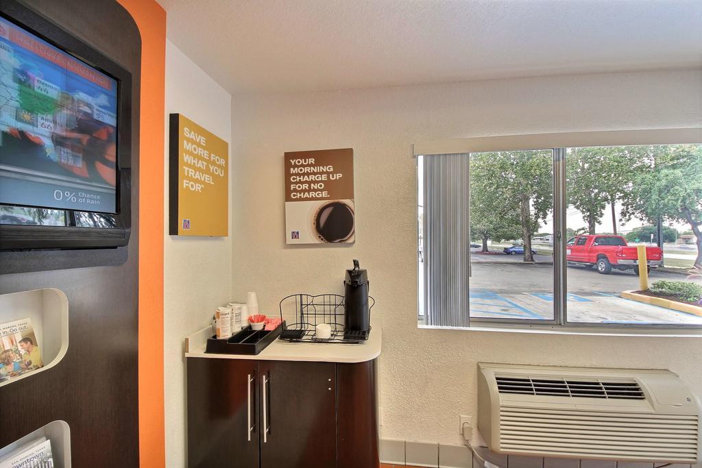 Motel 6 San Marcos