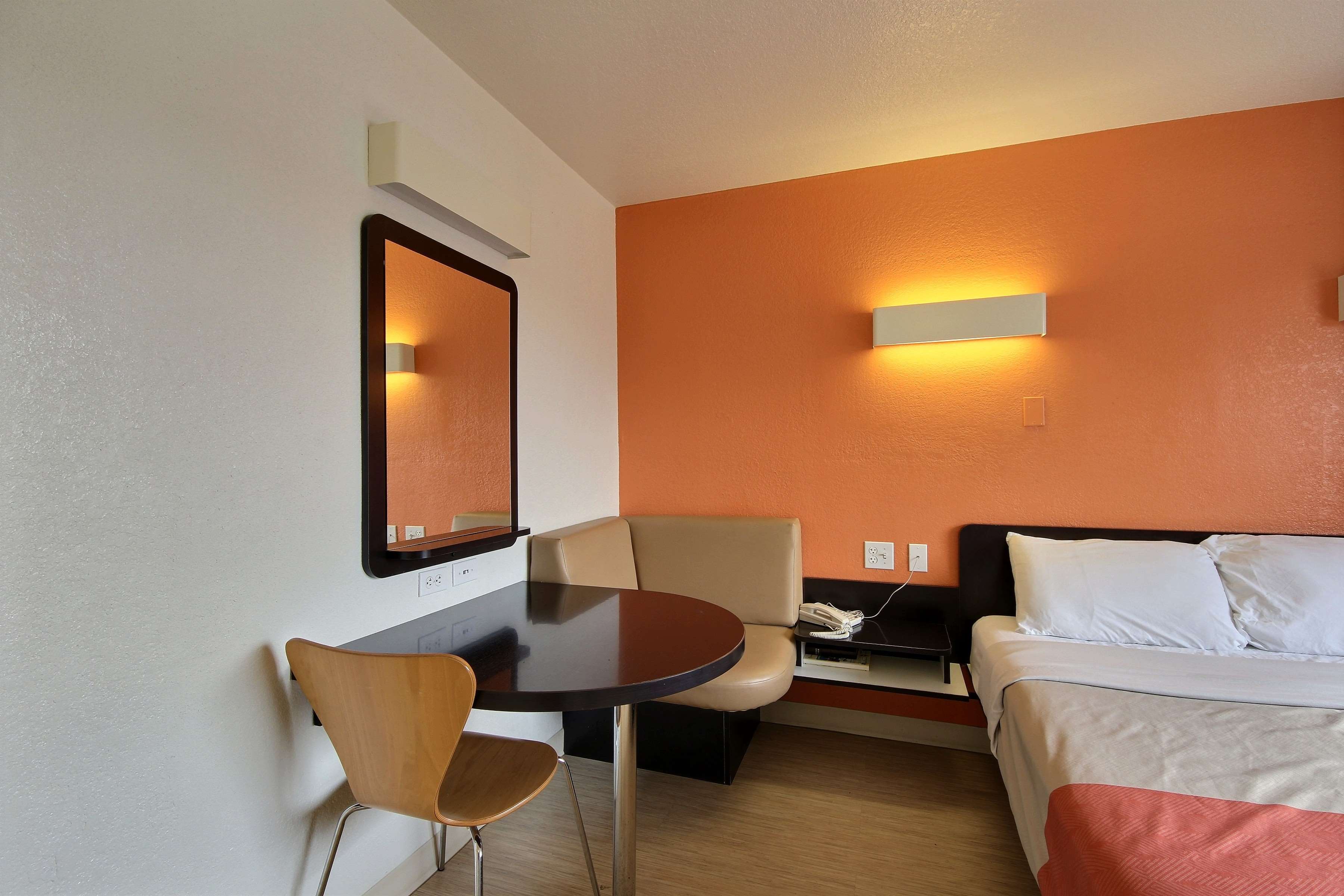 Motel 6 San Marcos