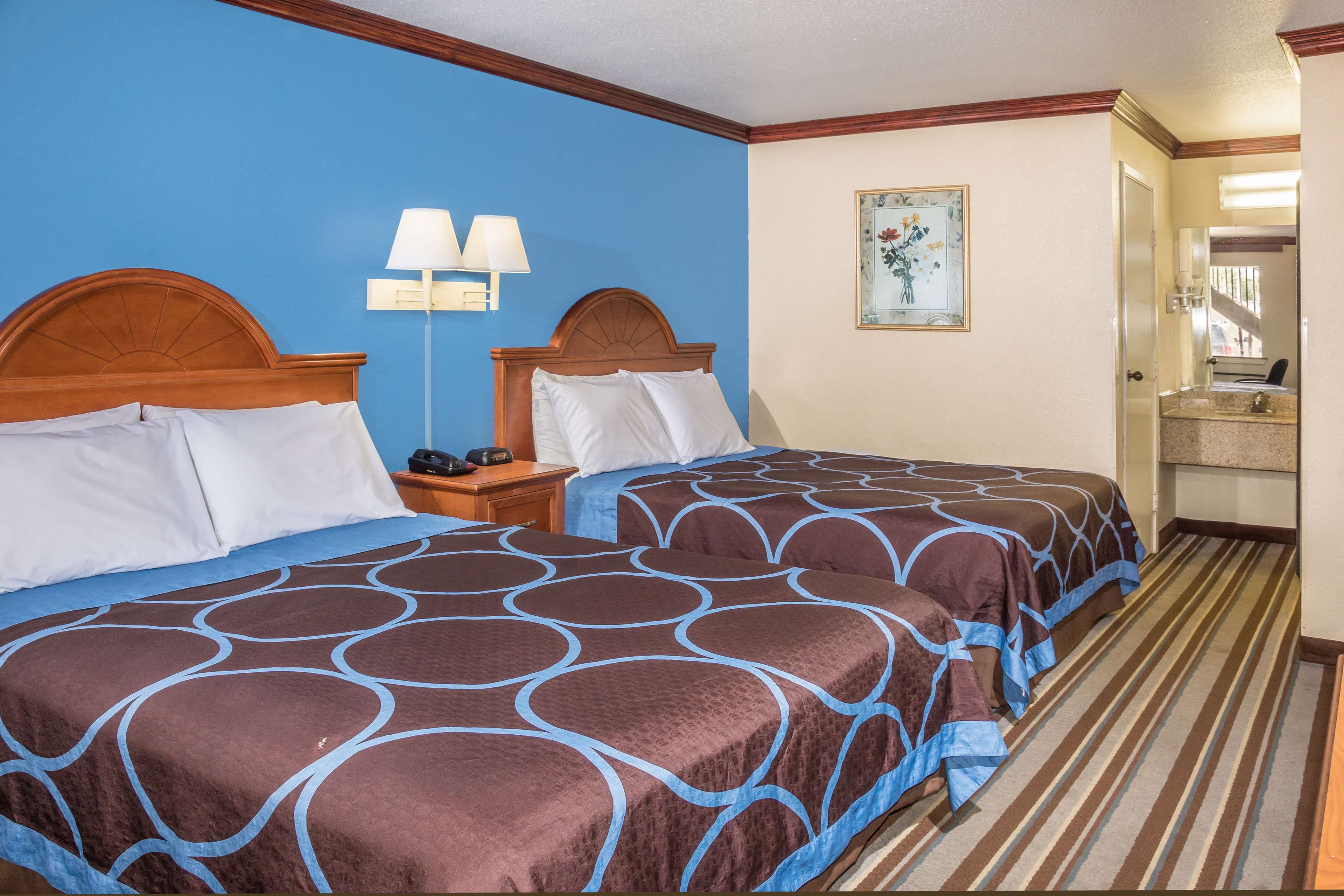 Super 8 by Wyndham San Marcos