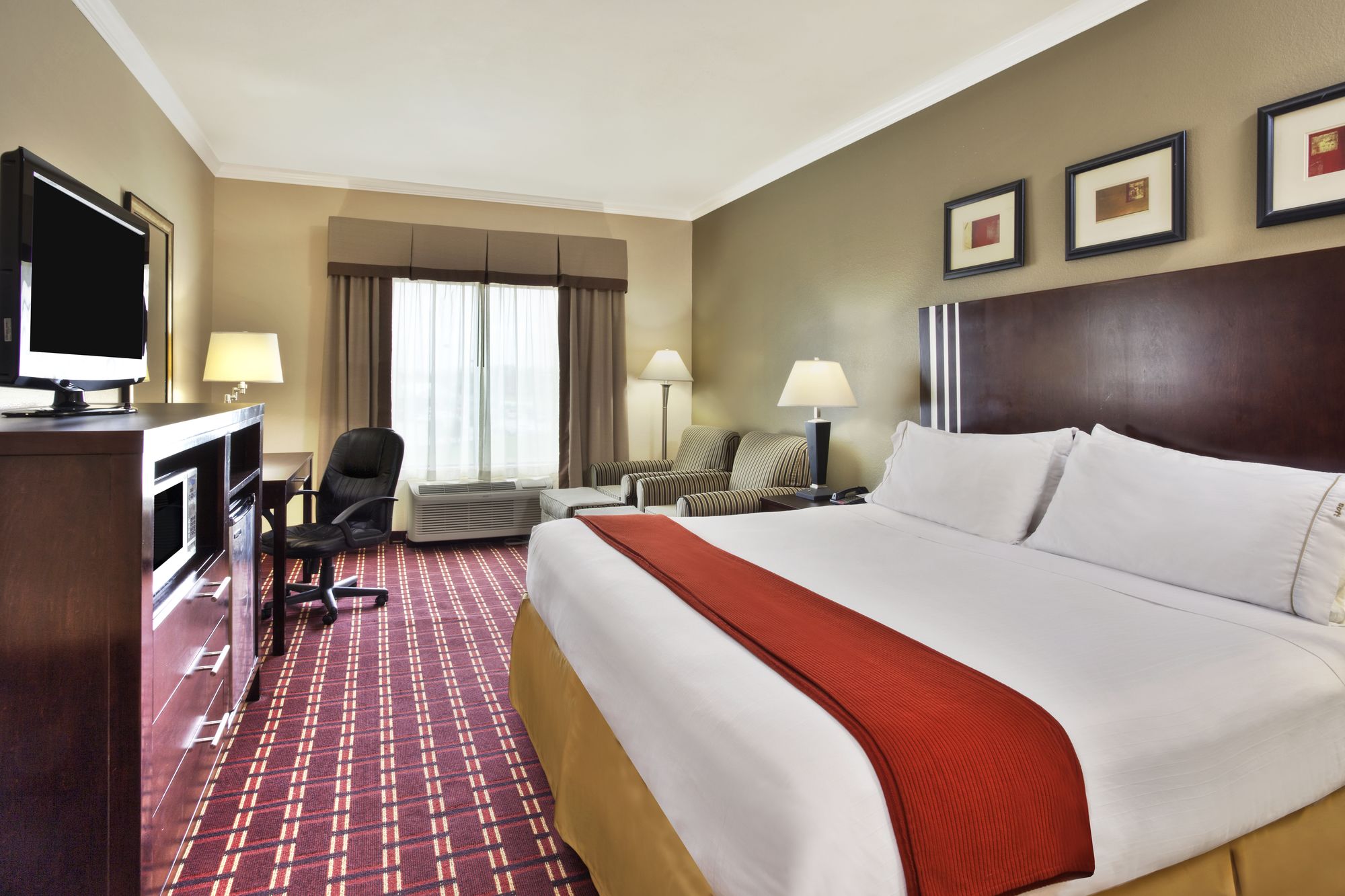 Holiday Inn Express Hotel & Suites Sealy
