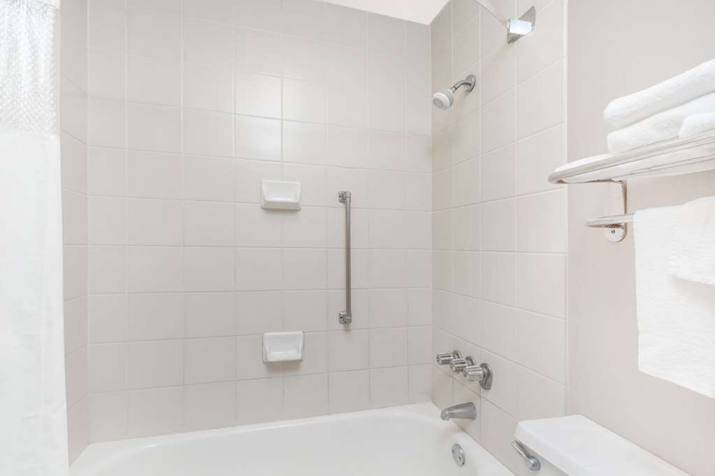 Days Inn by Wyndham Seguin TX