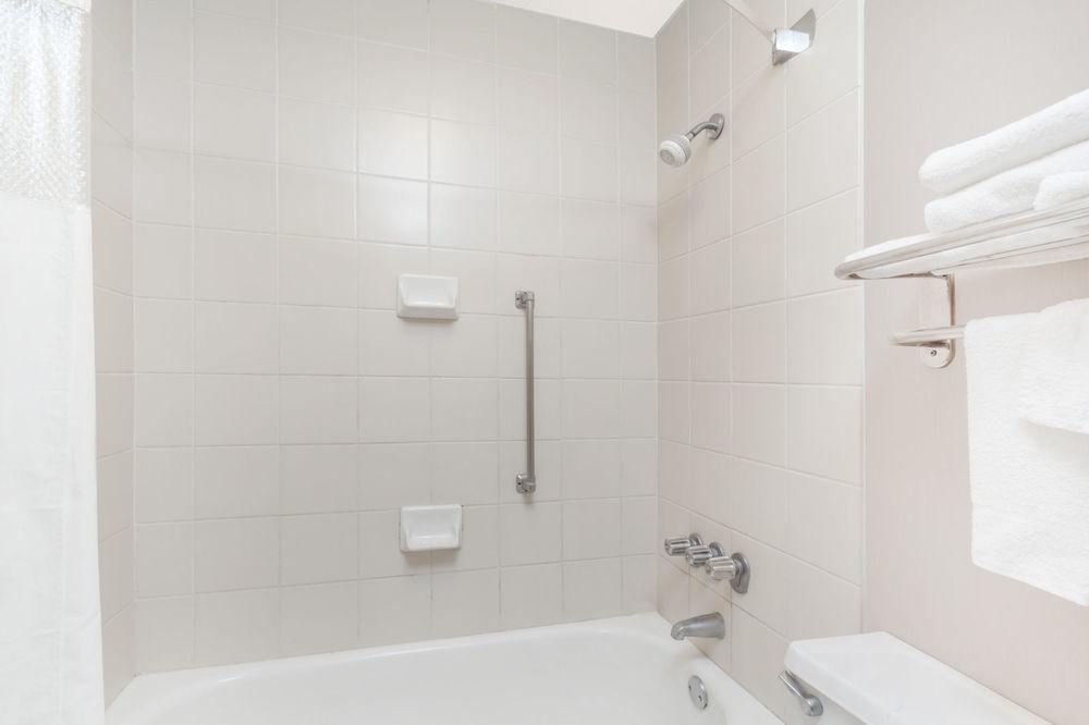 Days Inn by Wyndham Seguin TX