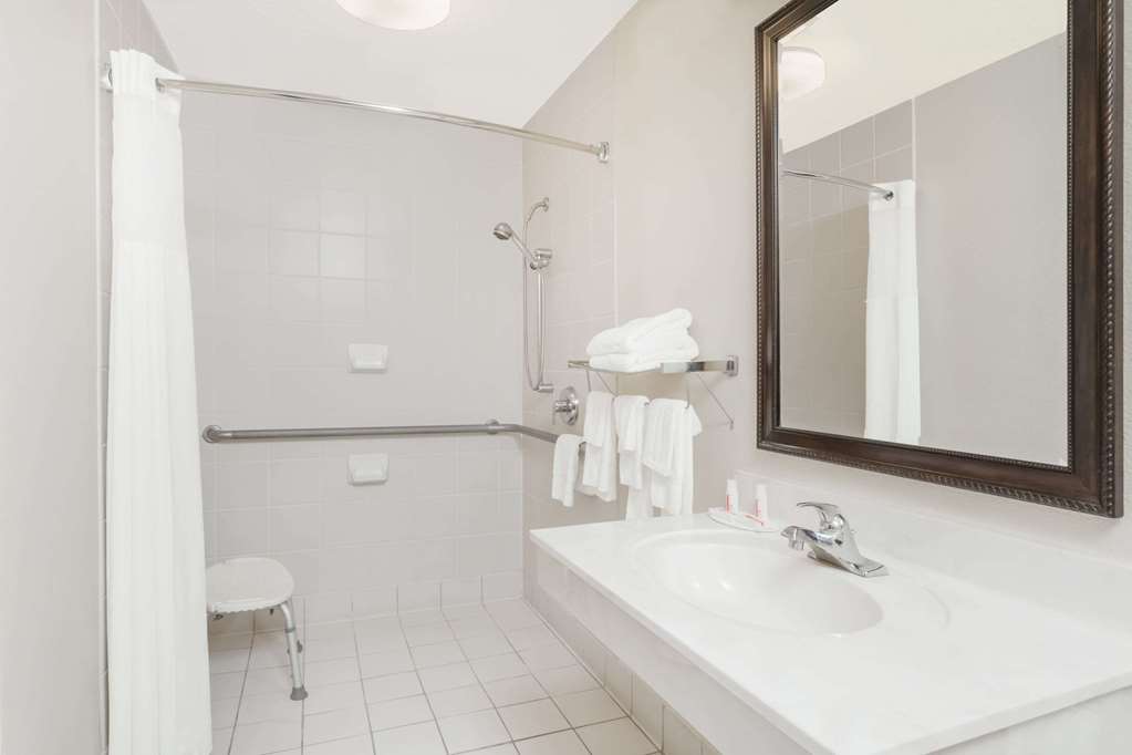 Days Inn by Wyndham Seguin TX