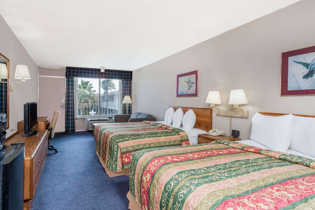 Days Inn by Wyndham Seguin TX