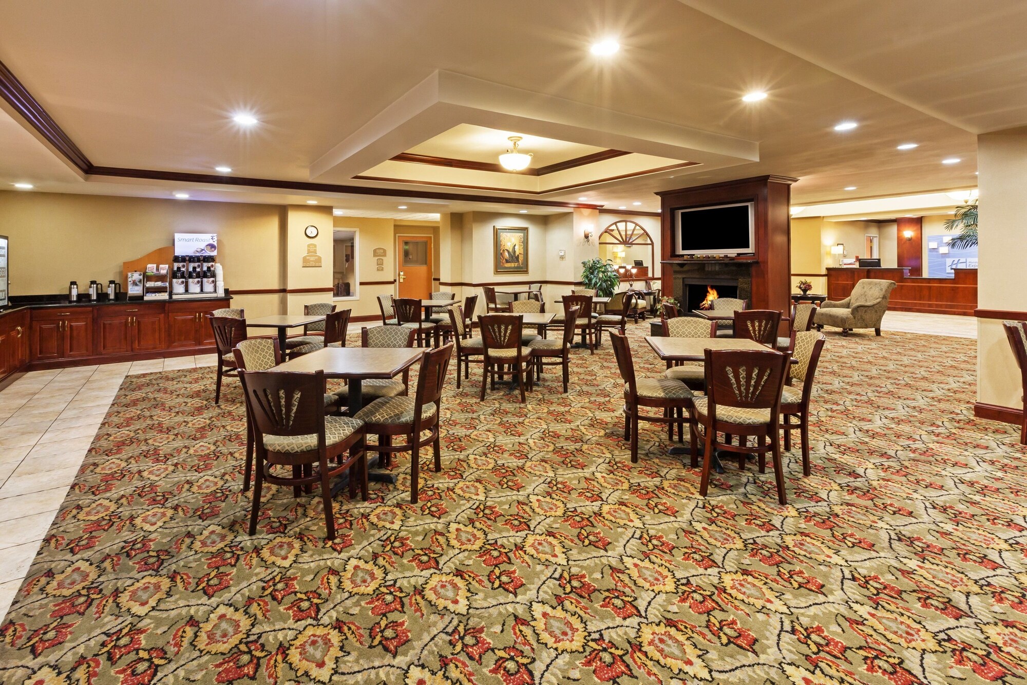 Holiday Inn Express & Suites Selma