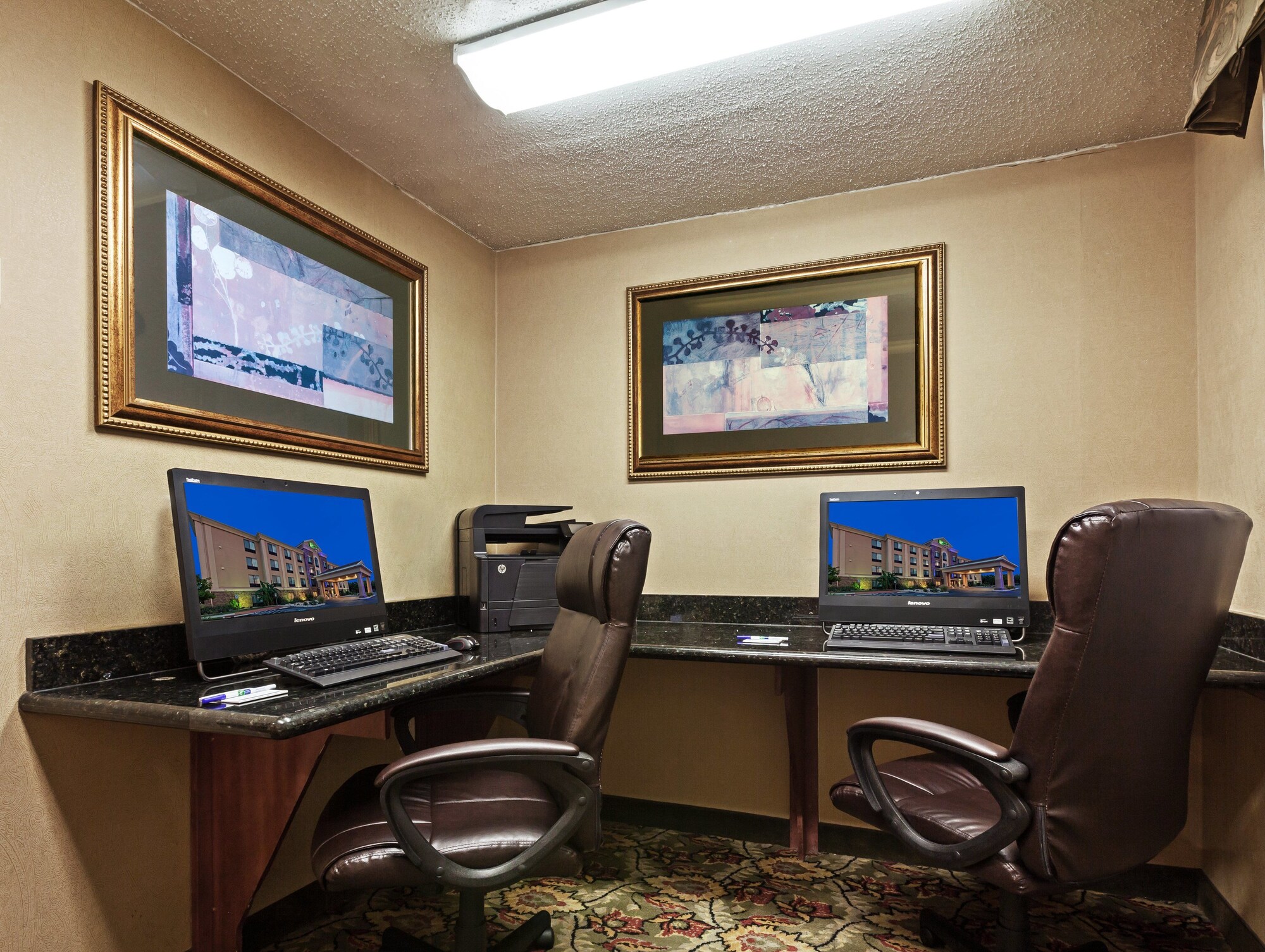 Holiday Inn Express & Suites Selma