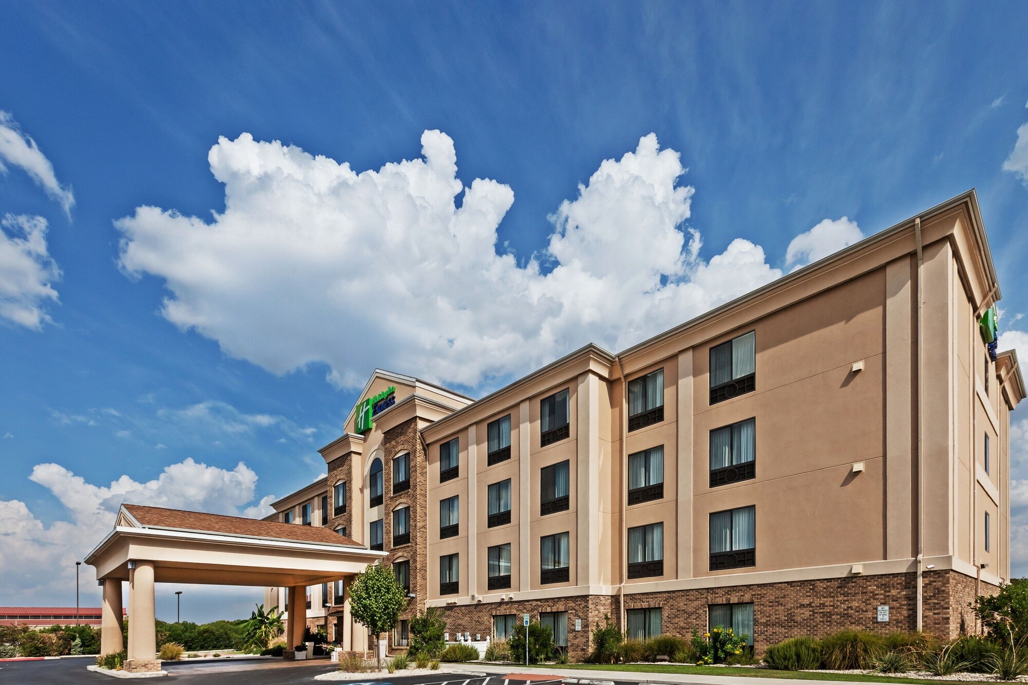 Holiday Inn Express & Suites Selma