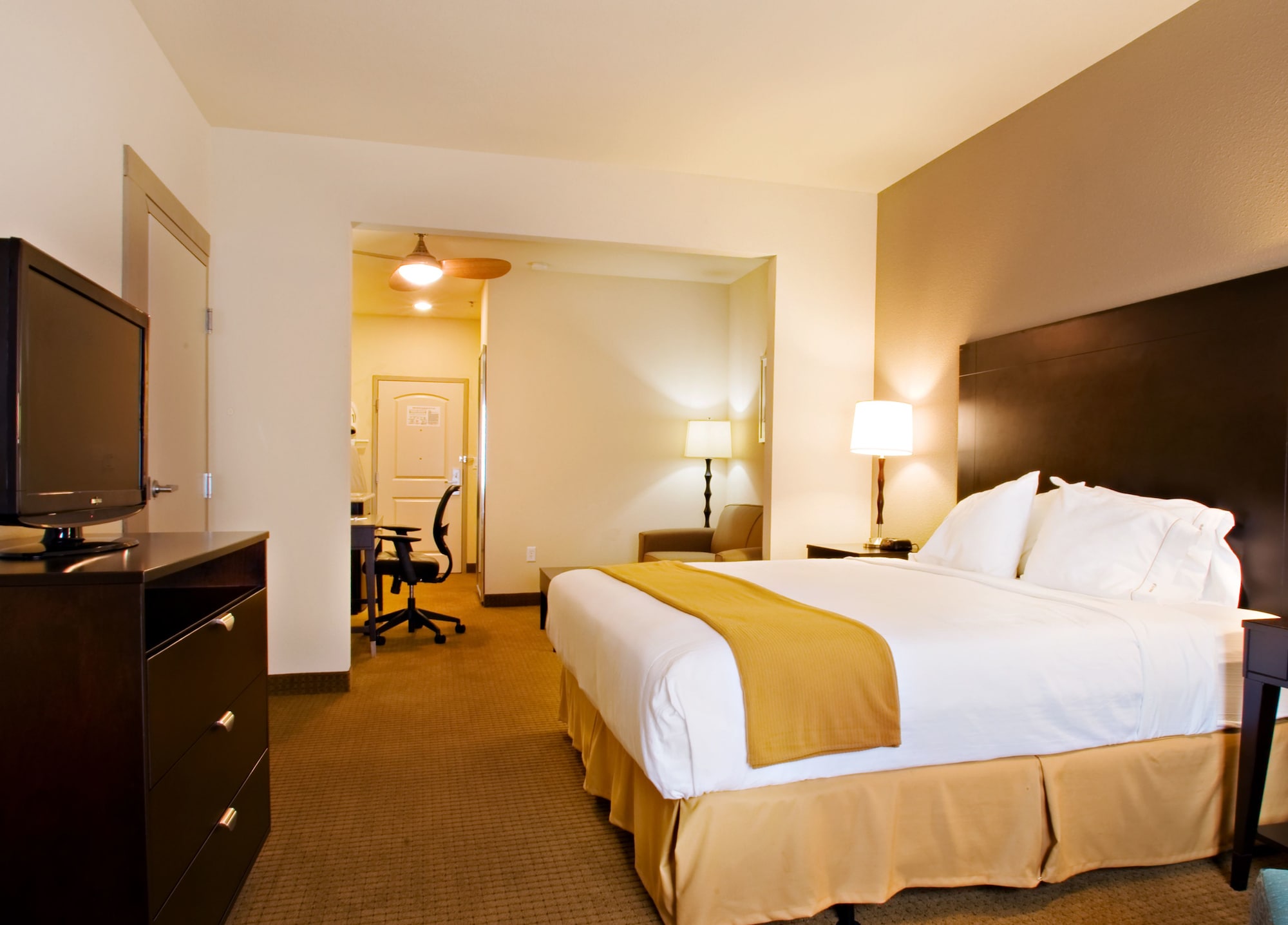 Holiday Inn Express & Suites Shamrock North