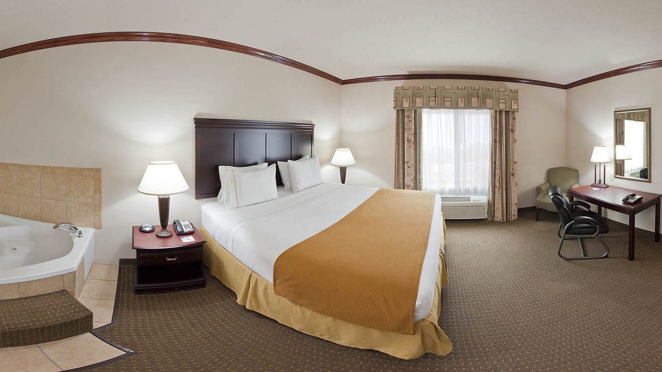 Holiday Inn Express Hotel & Suites Sherman Hwy 75