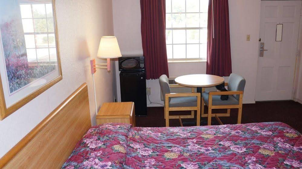Travelers Inn