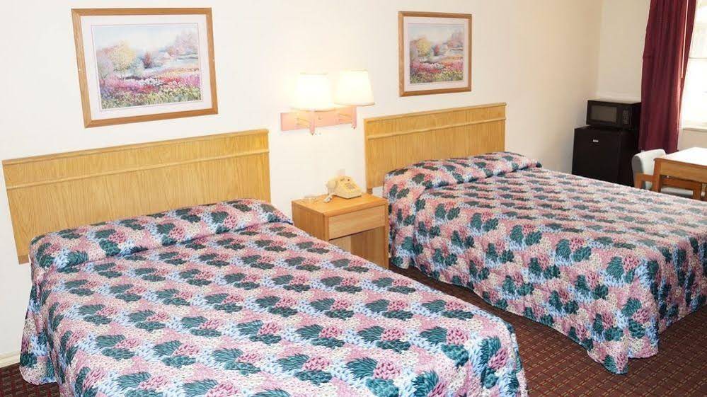 Travelers Inn