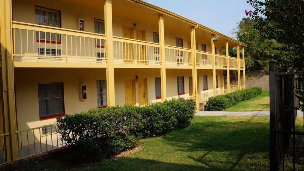Travelers Inn