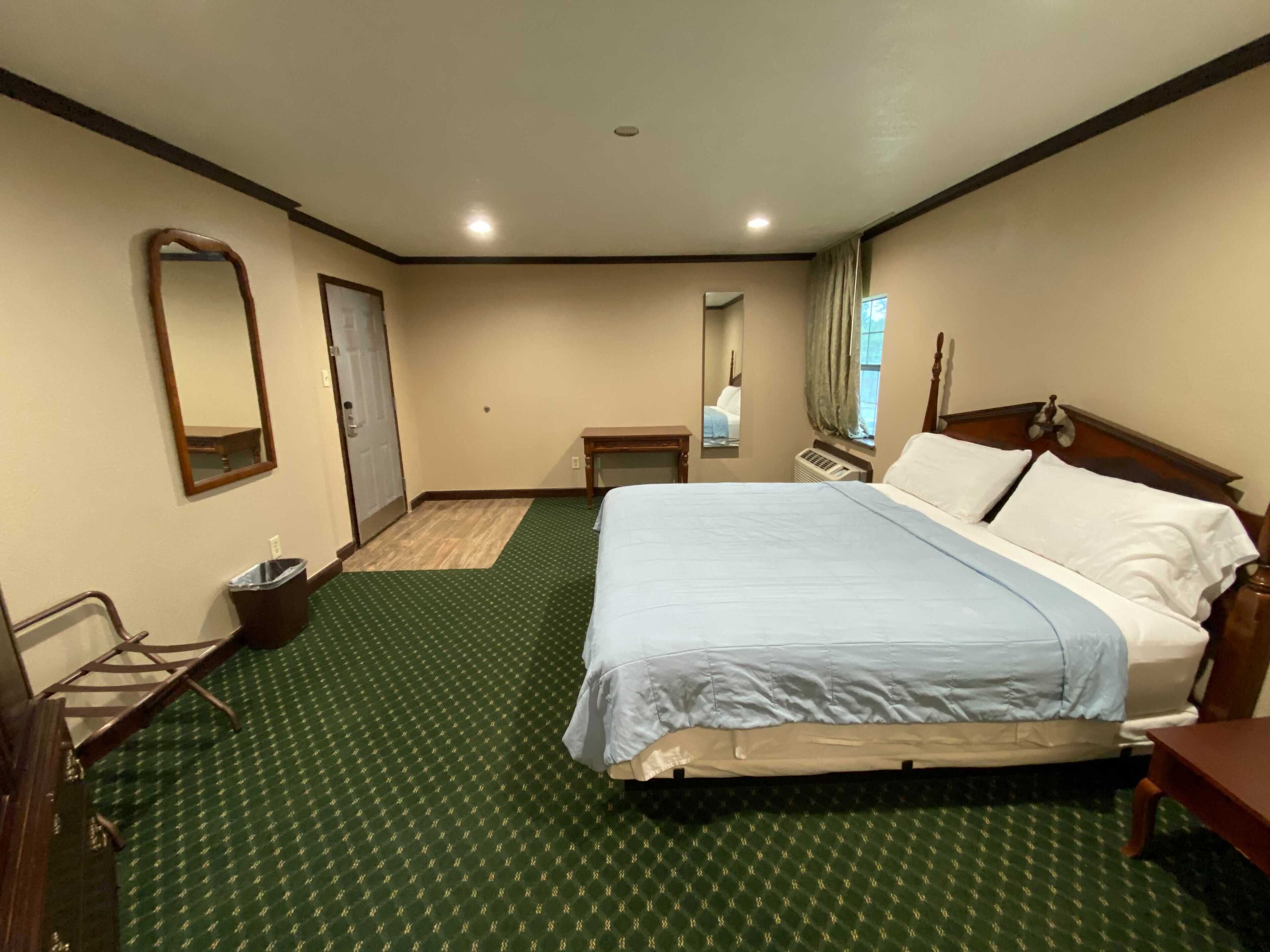 OYO Pinewood Inn & Suites Silsbee