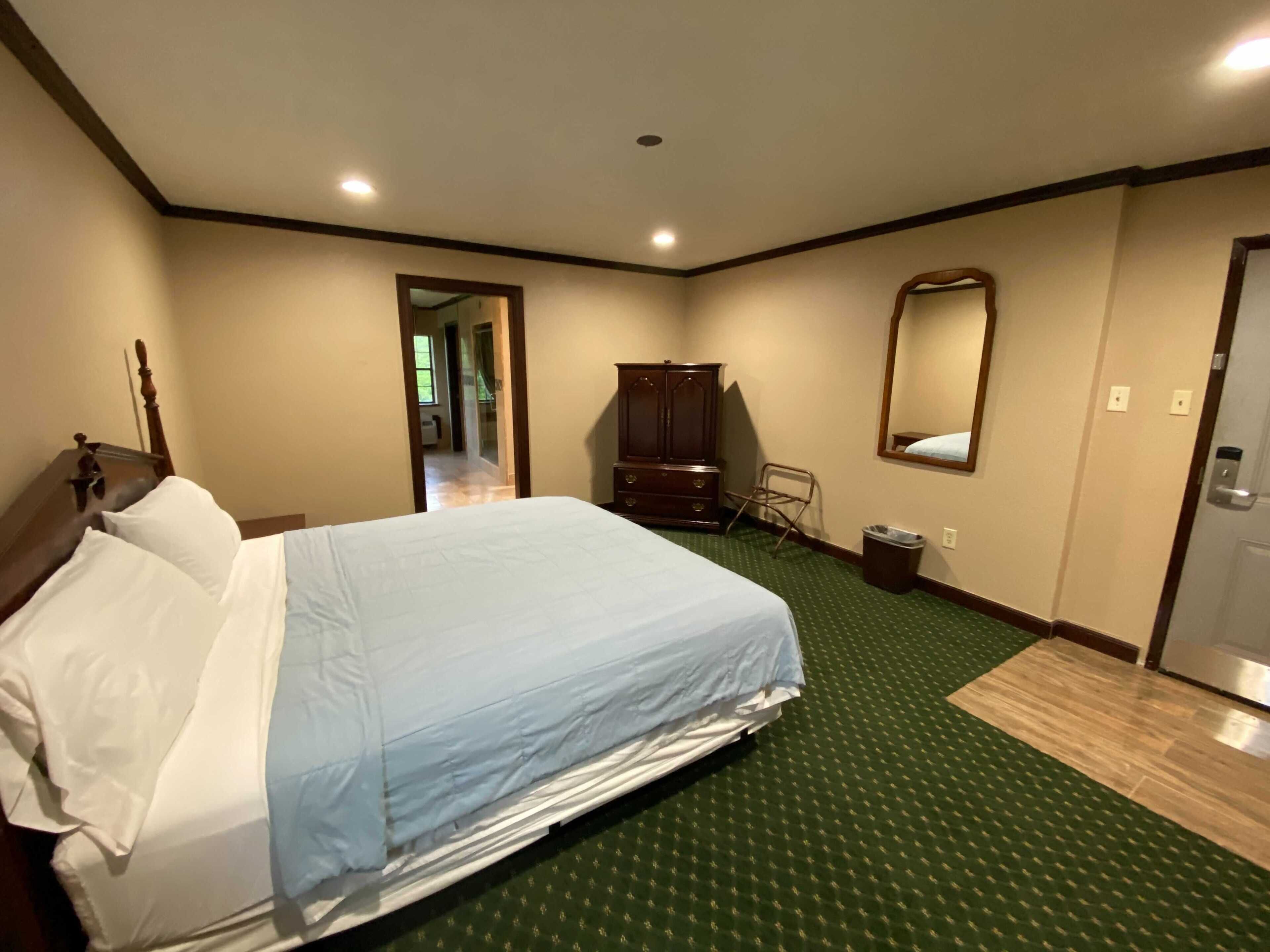 OYO Pinewood Inn & Suites Silsbee