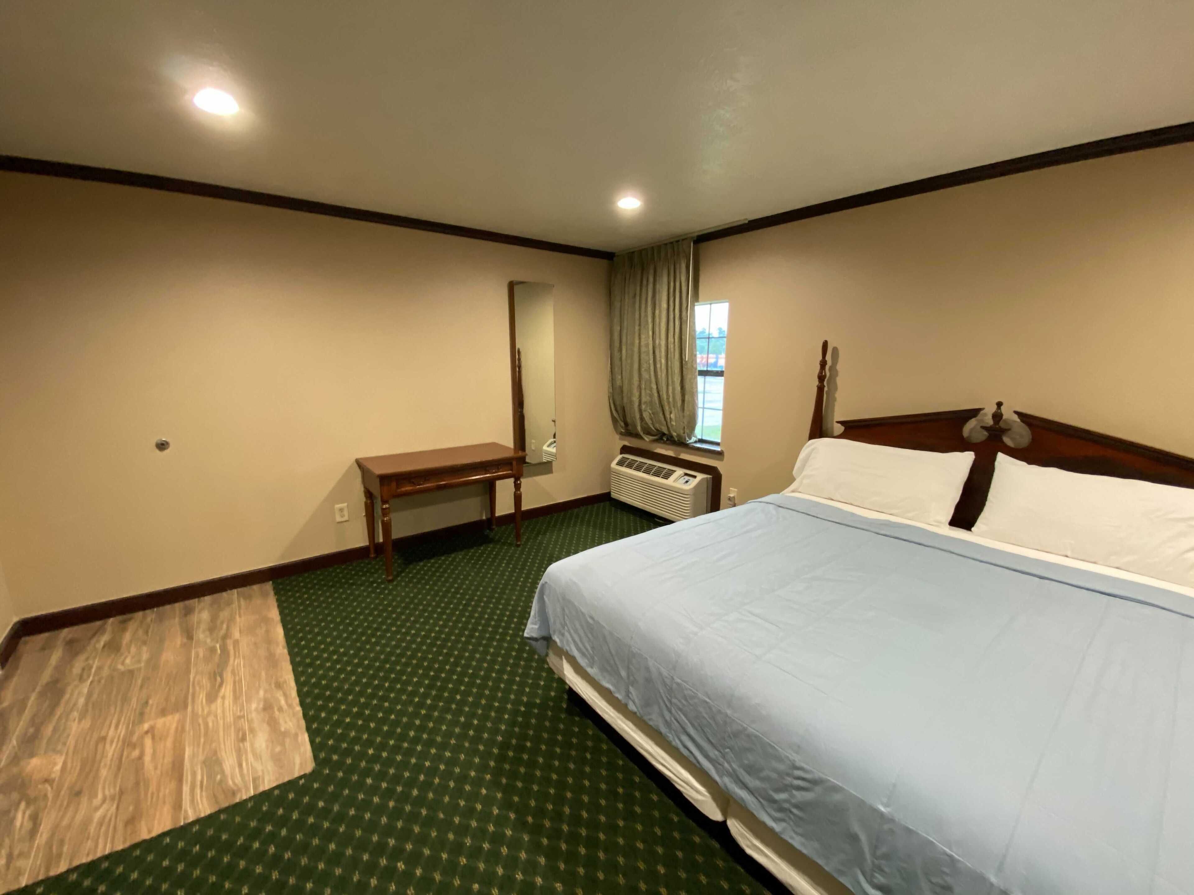 OYO Pinewood Inn & Suites Silsbee
