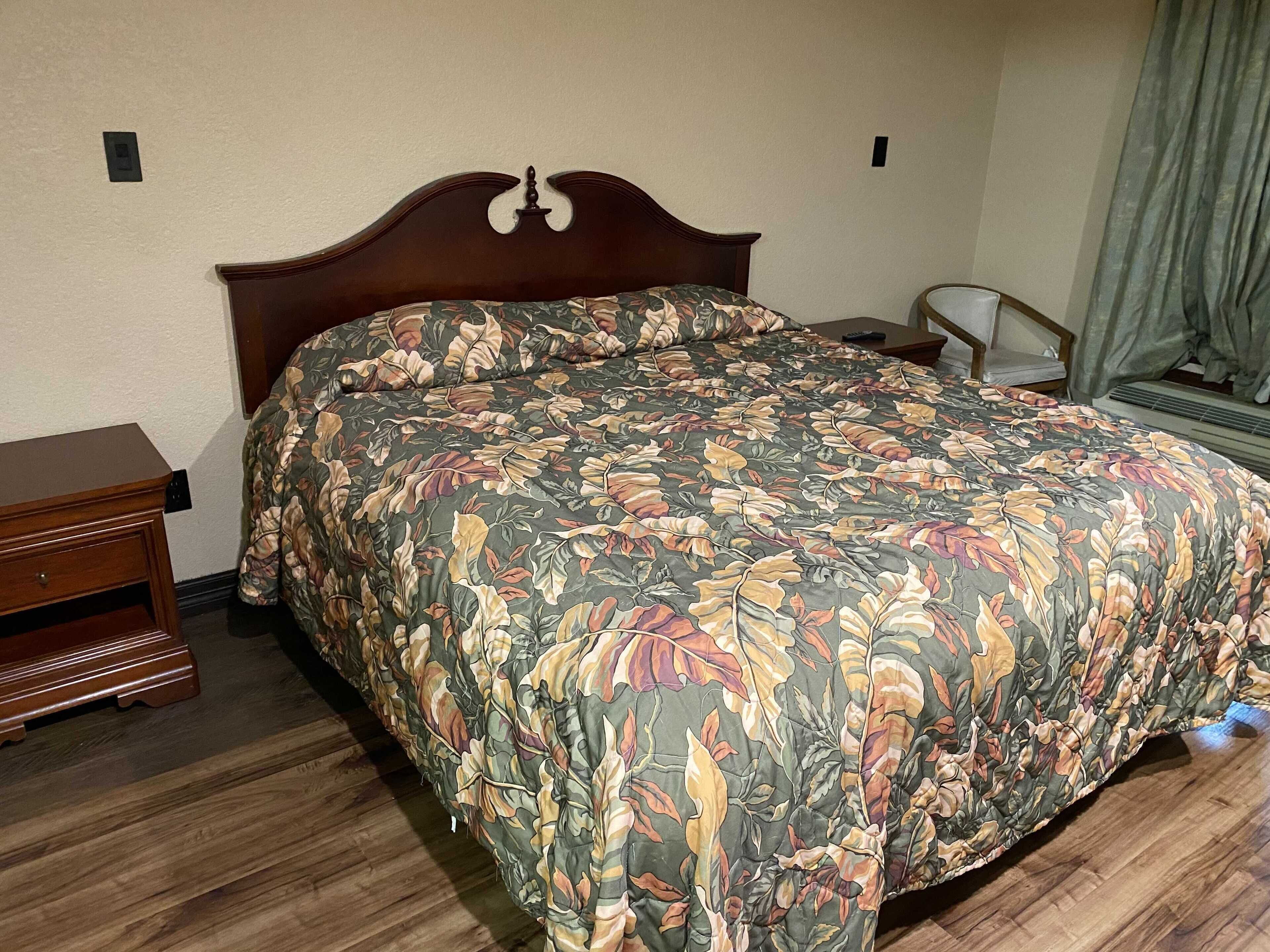 OYO Pinewood Inn & Suites Silsbee