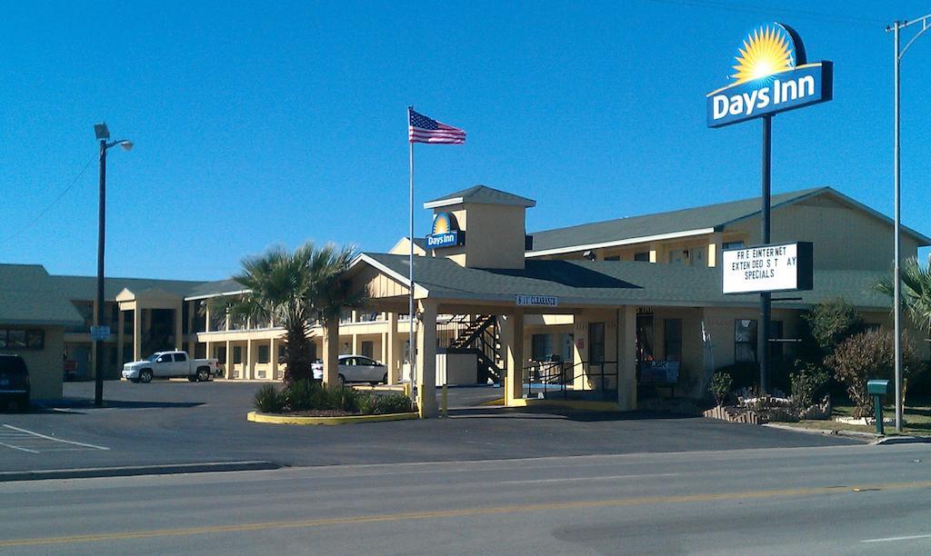 Days Inn by Wyndham Snyder