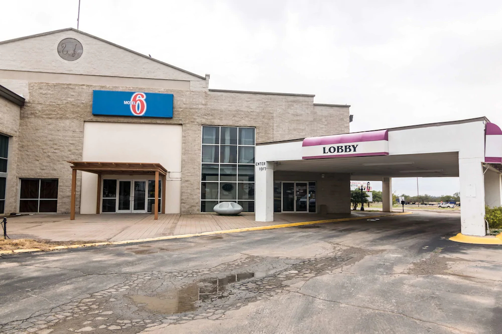 Motel 6 Snyder