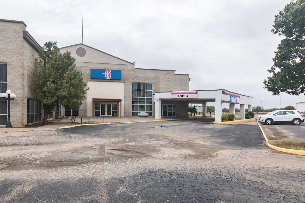 Motel 6 Snyder