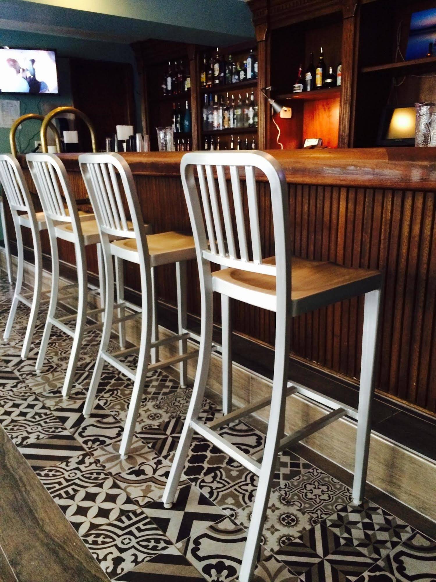 Upper Deck Hotel and Bar -Adults Only